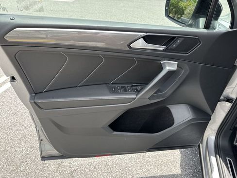 Used 2023 Volkswagen Tiguan SE R-Line image 39