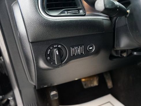 Used 2016 Dodge Challenger SXT image 21