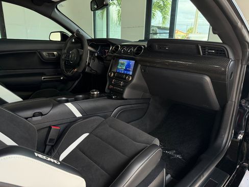 Used 2022 Ford Mustang Shelby GT500 w/ Carbon Fiber Track Pack image 26