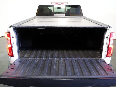 Used 2020 Chevrolet Silverado 1500 High Country w/ Technology Package AWD/4WD image 11