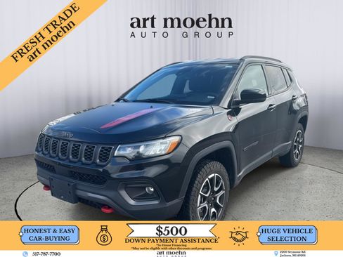 Used 2025 Jeep Compass Trailhawk image 1