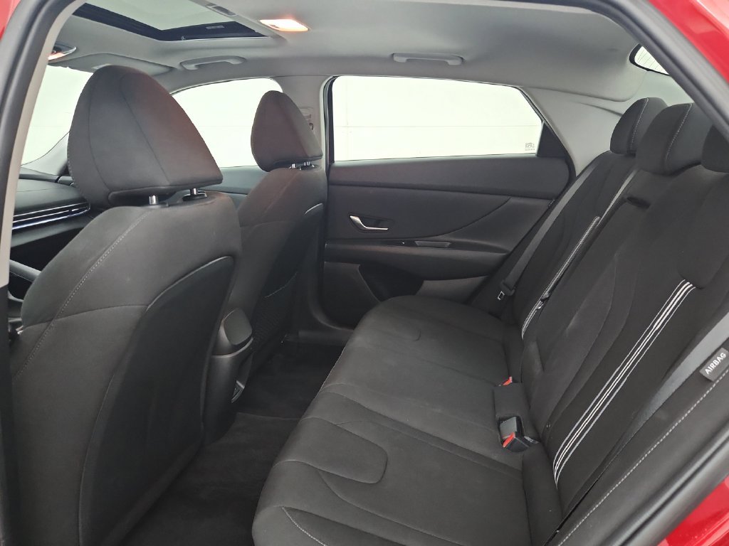 Used 2025 Hyundai Elantra SEL FWD image 34