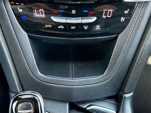 Used 2021 Cadillac XT6 Premium Luxury image 16