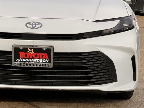 Used 2025 Toyota Camry LE image 10