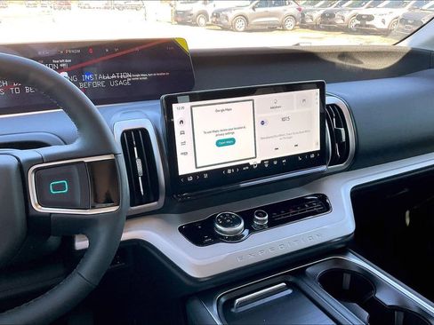 New 2026 Ford Expedition Active image 6