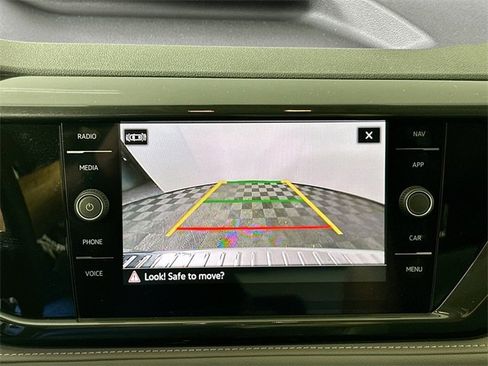 Used 2022 Volkswagen Taos SEL image 12