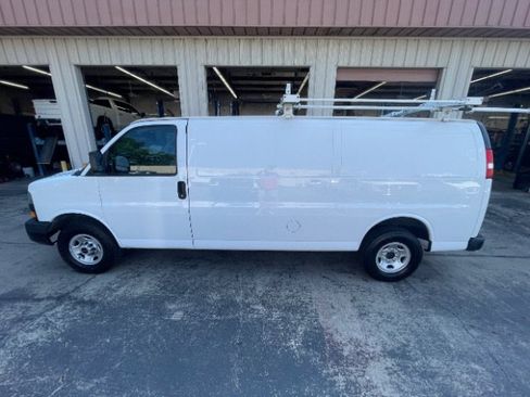 Used 2023 GMC Savana 2500 Extended w/ Driver Convenience Package RWD image 3