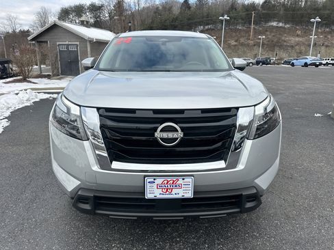 Used 2024 Nissan Pathfinder SV image 5