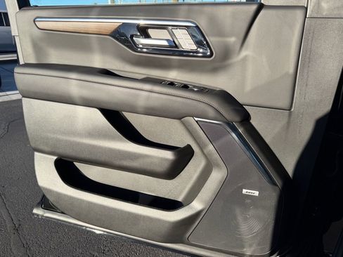 New 2025 Chevrolet Suburban High Country image 10