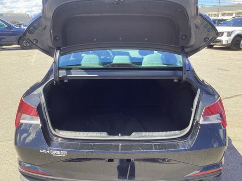 Used 2023 Hyundai Elantra SEL FWD image 9