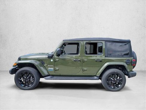 Used 2022 Jeep Wrangler Unlimited Sahara image 8