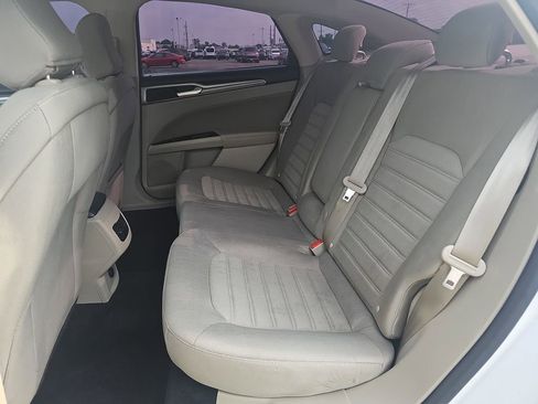 Used 2020 Ford Fusion SE FWD image 13