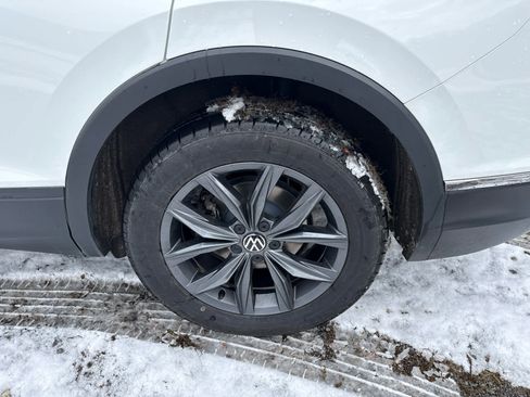 Used 2022 Volkswagen Tiguan SE image 3