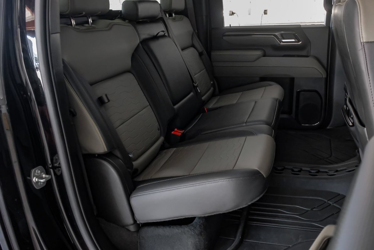 Used 2025 Chevrolet Silverado 2500 ZR2 w/ Technology Package AWD/4WD image 33