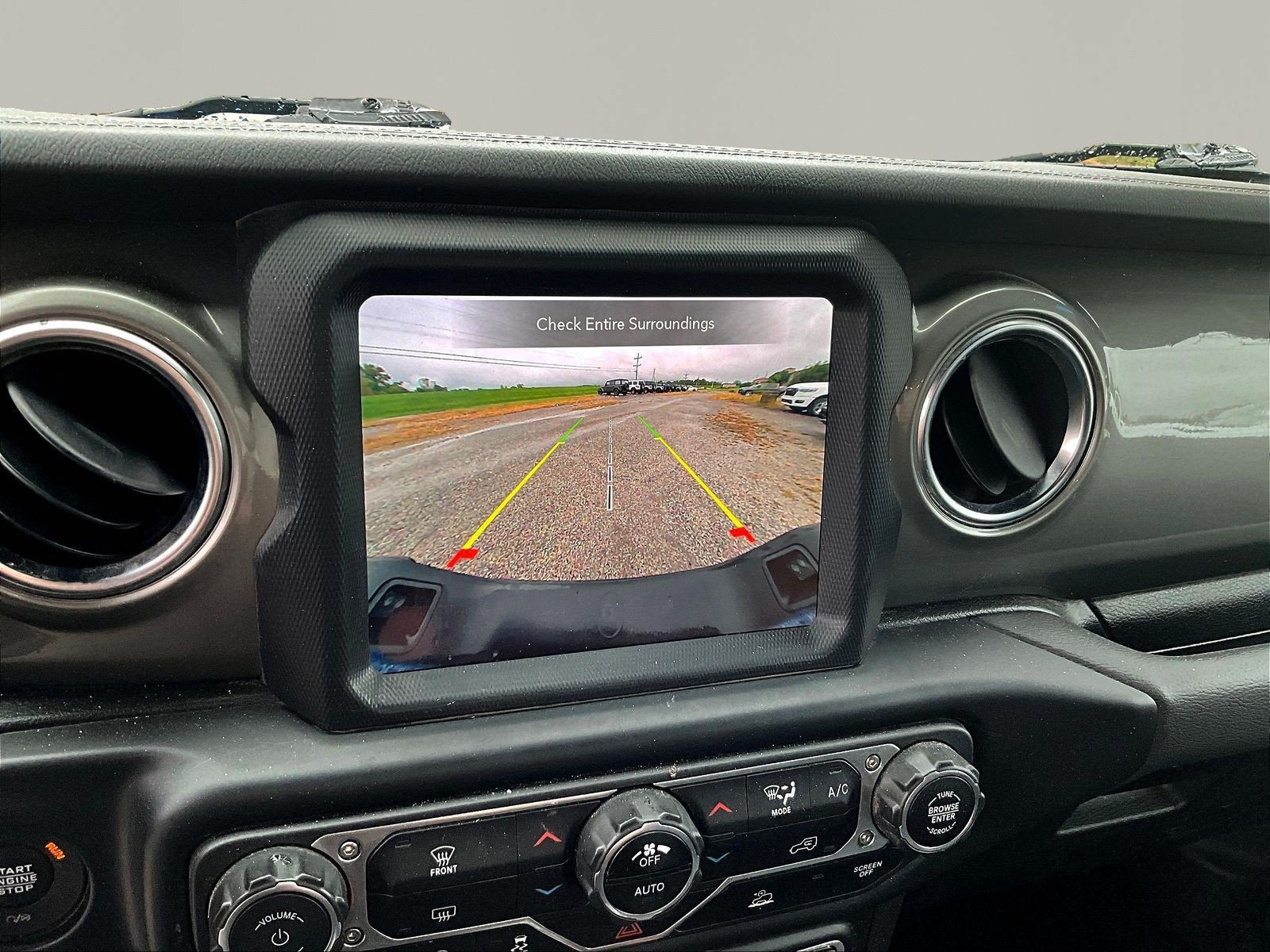 Used 2022 Jeep Gladiator Overland AWD/4WD image 9