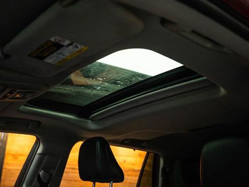 Used 2020 Toyota Highlander XLE image 25