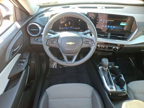 Used 2024 Chevrolet Trax LT image 11