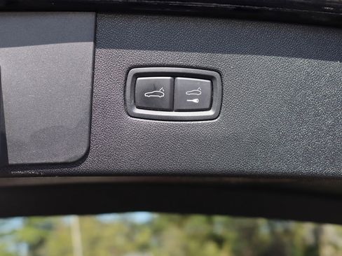 Used 2020 Porsche Cayenne Sport Utility 4D image 40