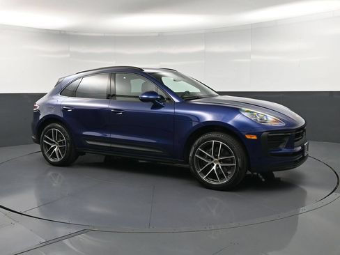 Certified 2026 Porsche Macan AWD/4WD image 11