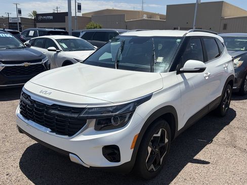 Certified 2024 Kia Seltos EX FWD image 4