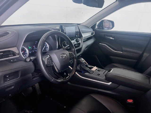 Used 2021 Toyota Highlander XLE FWD image 10