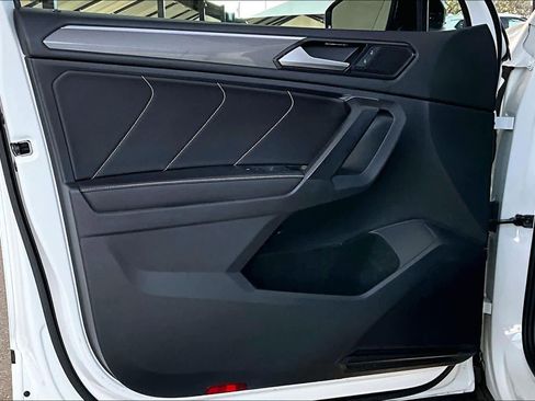 Used 2023 Volkswagen Tiguan SE R-Line image 20