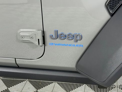 Certified 2023 Jeep Wrangler Unlimited AWD/4WD image 14