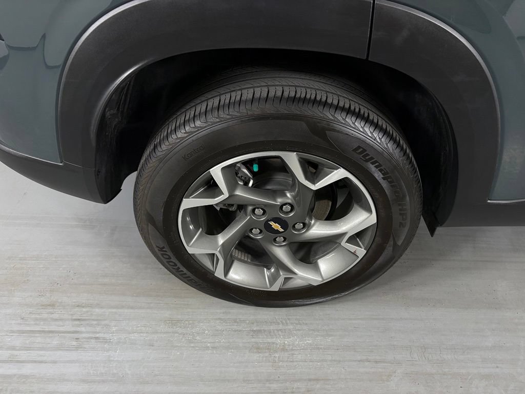 Used 2025 Chevrolet Trax LT FWD image 11