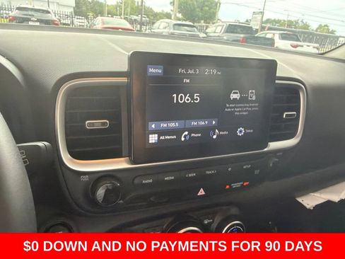 Used 2025 Hyundai Venue SEL FWD image 15