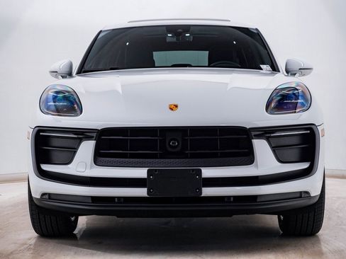 Certified 2025 Porsche Macan image 6