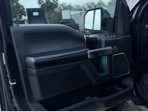 Used 2015 Ford F150 Platinum w/ Equipment Group 701A Luxury image 17