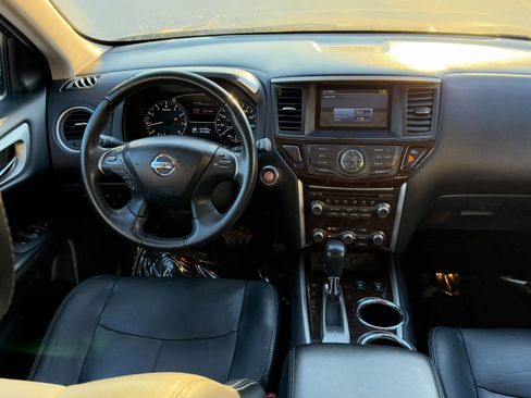 Used 2014 Nissan Pathfinder SL FWD image 12