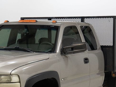 Used 2002 Chevrolet Silverado 3500 4X2 4dr Extended Cab image 17