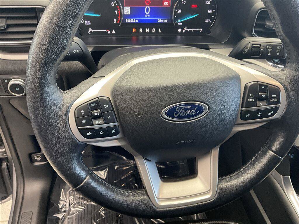 Used 2022 Ford Explorer XLT w/ Equipment Group 202A AWD/4WD image 25