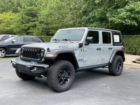 Used 2024 Jeep Wrangler Unlimited AWD/4WD image 3