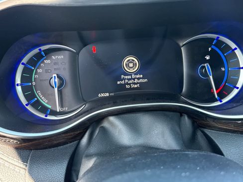 Used 2023 Chrysler Pacifica Limited image 18