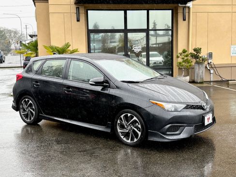 Used 2018 Toyota Corolla iM image 1