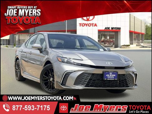 Used 2026 Toyota Camry SE FWD image 1