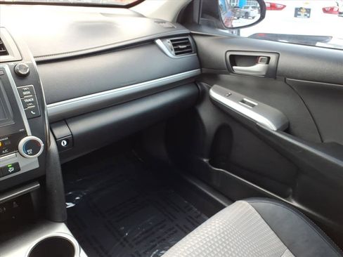 Used 2014 Toyota Camry L image 22