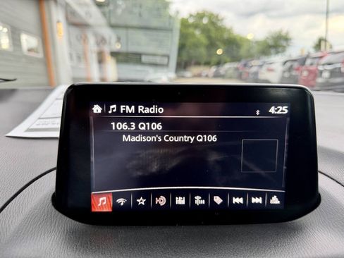 Used 2018 MAZDA MAZDA3 Touring FWD image 39
