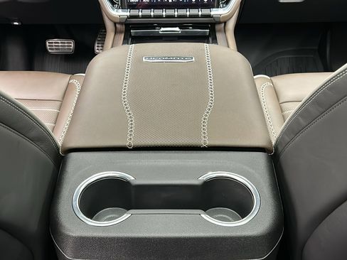 Used 2025 GMC Yukon XL Denali Ultimate image 35