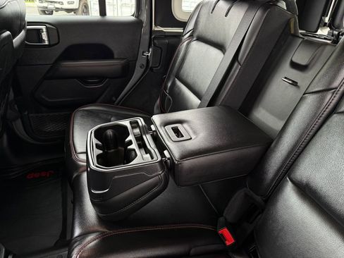 Used 2021 Jeep Wrangler Unlimited Rubicon AWD/4WD image 31