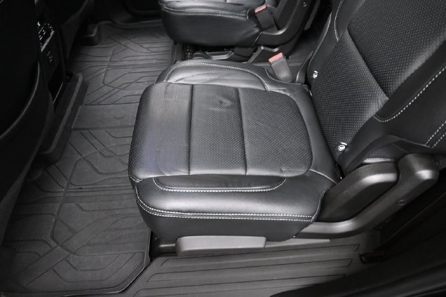 Used 2023 Chevrolet Traverse LT FWD image 23
