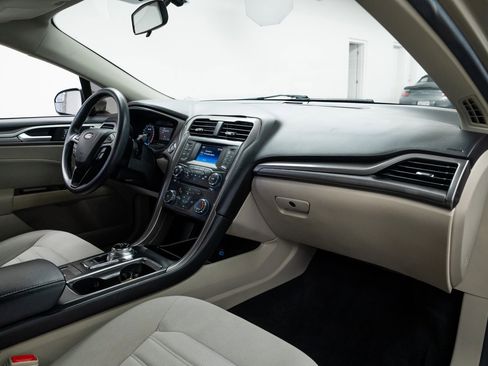 Used 2017 Ford Fusion SE image 23