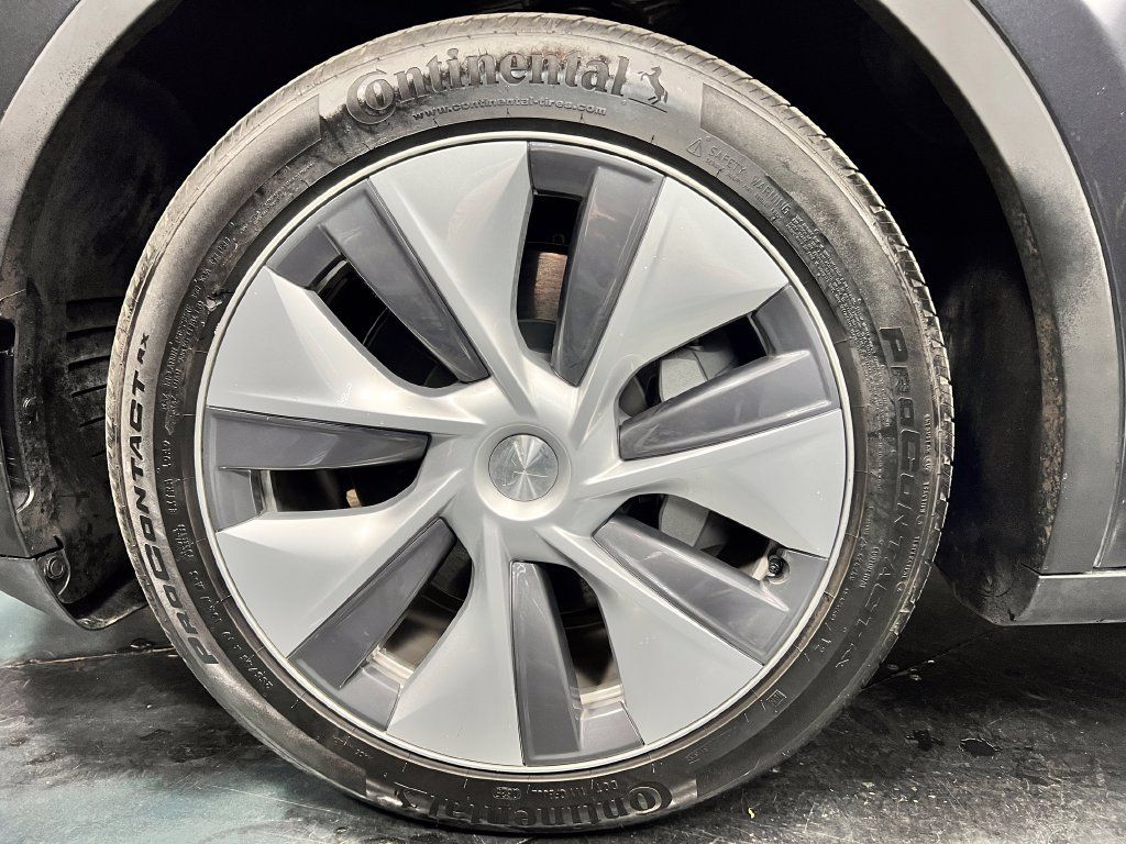 Used 2024 Tesla Model Y Long Range AWD/4WD image 11