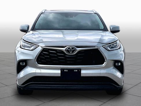 Used 2023 Toyota Highlander Limited FWD image 4
