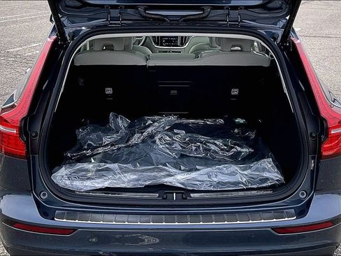 New 2026 Volvo V60 B5 Cross Country Plus w/ Protection Package Premier AWD/4WD image 9
