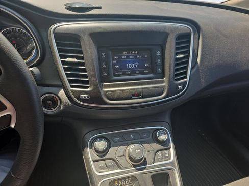 Used 2015 Chrysler 200 Limited FWD image 6