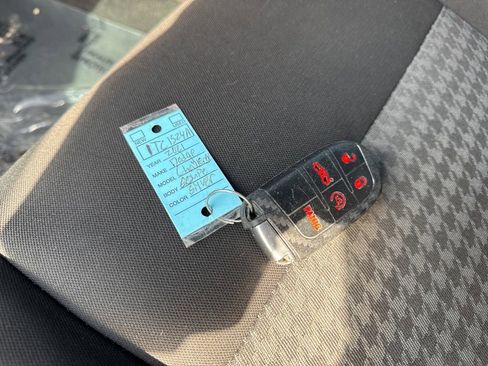 Used 2021 Dodge Challenger SXT image 29