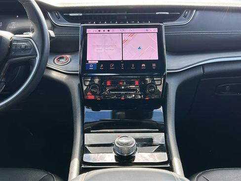 Used 2022 Jeep Grand Cherokee Limited image 22